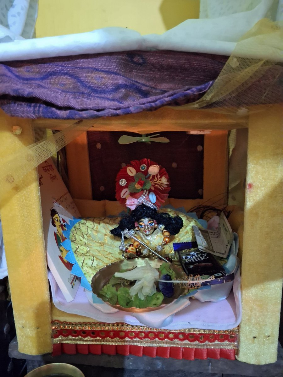 SubhasishDatta8's tweet photo. "ओम कृष्णाय वासुदेवाय हरये परमात्मने। प्रणतः क्लेशनाशाय गोविंदाय नमो नमः॥
हरे कृष्णा हरे कृष्णा कृष्णा कृष्णा हरे हरे,हरे राम हरे राम राम राम हरे हरे.
@KnowYourTemples 
@sanjayswadesh 
@vvmtripura 
@gomati_tripura https://t.co/RlCK8aZqd4