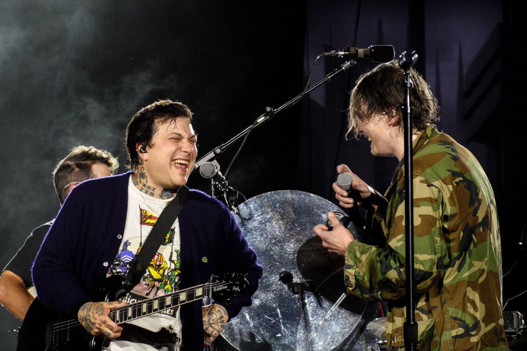belltower_bat's tweet photo. “they avoid each other” “so awkward” “opposite ends of the stage” https://t.co/oYtEd5EMae