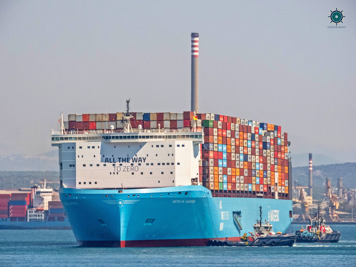 maritimegraphy's tweet image. El pasado jueves el Berlin Mærsk hizo su primera escala en el @PuertoAlgeciras . Su llegada representa un paso significativo en la apuesta del enclave andaluz por consolidarse como hub logístico europeo de primer orden.

#contenedores #barcos
