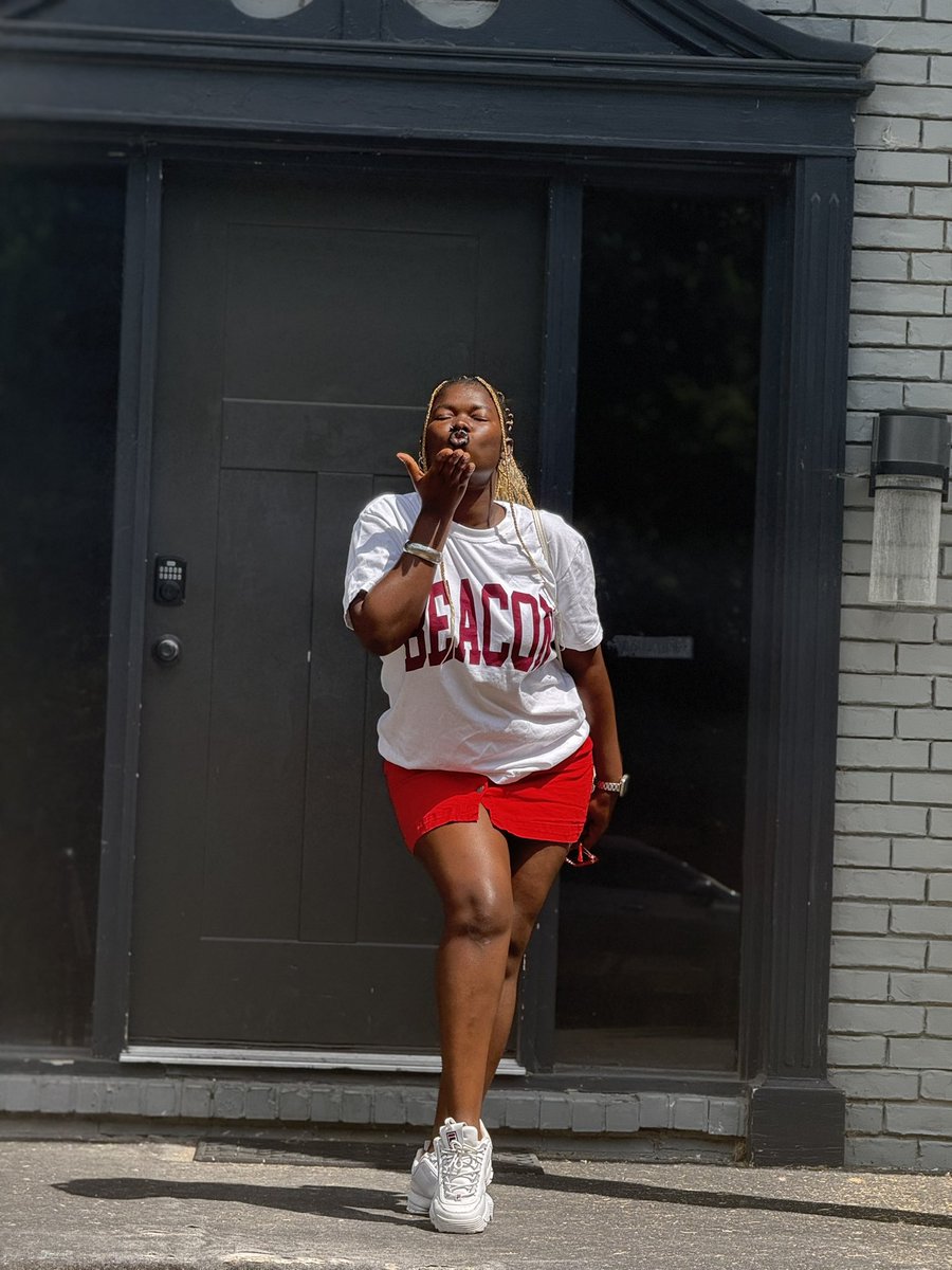 that_blacc_girl's tweet photo. Wearing all my short skirts before summer ends. https://t.co/QJecGKPHfs