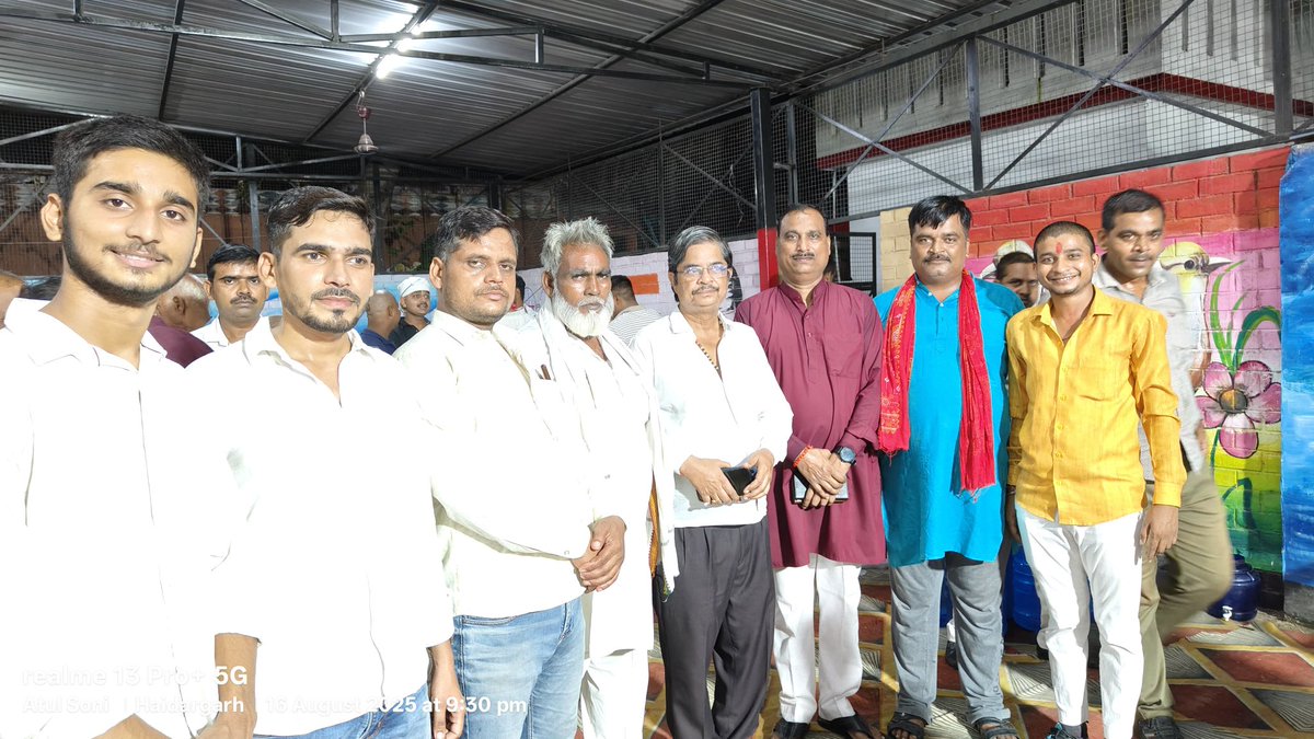 Deepraj_0007's tweet photo. आज कोतवाली हैदरगढ़ में जनमाष्टमी के शुभ अवसर पर अयोजित कार्यक्रम में पाहुच के आशीर्वाद प्राप्त किया 🙏🏻 

हरे कृष्ण https://t.co/WWrv6MAPjn