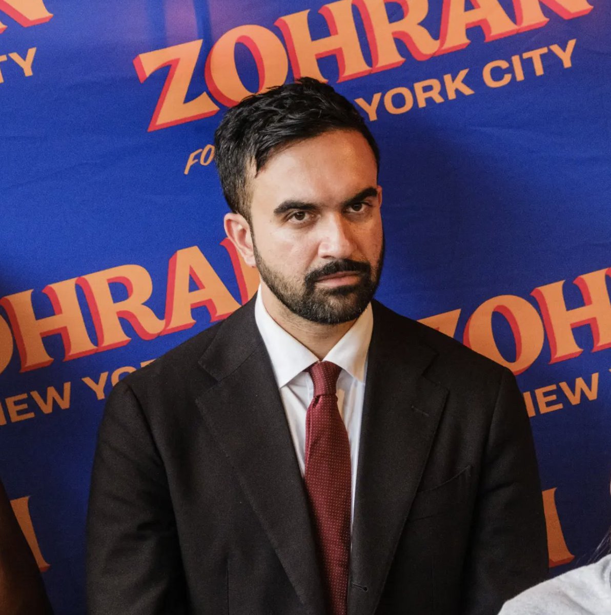 🧵1/ 🚨 “Soy el anti-Mamdani”
El cubano-estadounidense Joseph Hernández, empresario biotecnológico, lanza su candidatura a la alcaldía de NYC con un mensaje claro: detener la ola socialista que lidera Zohran Mamdani.