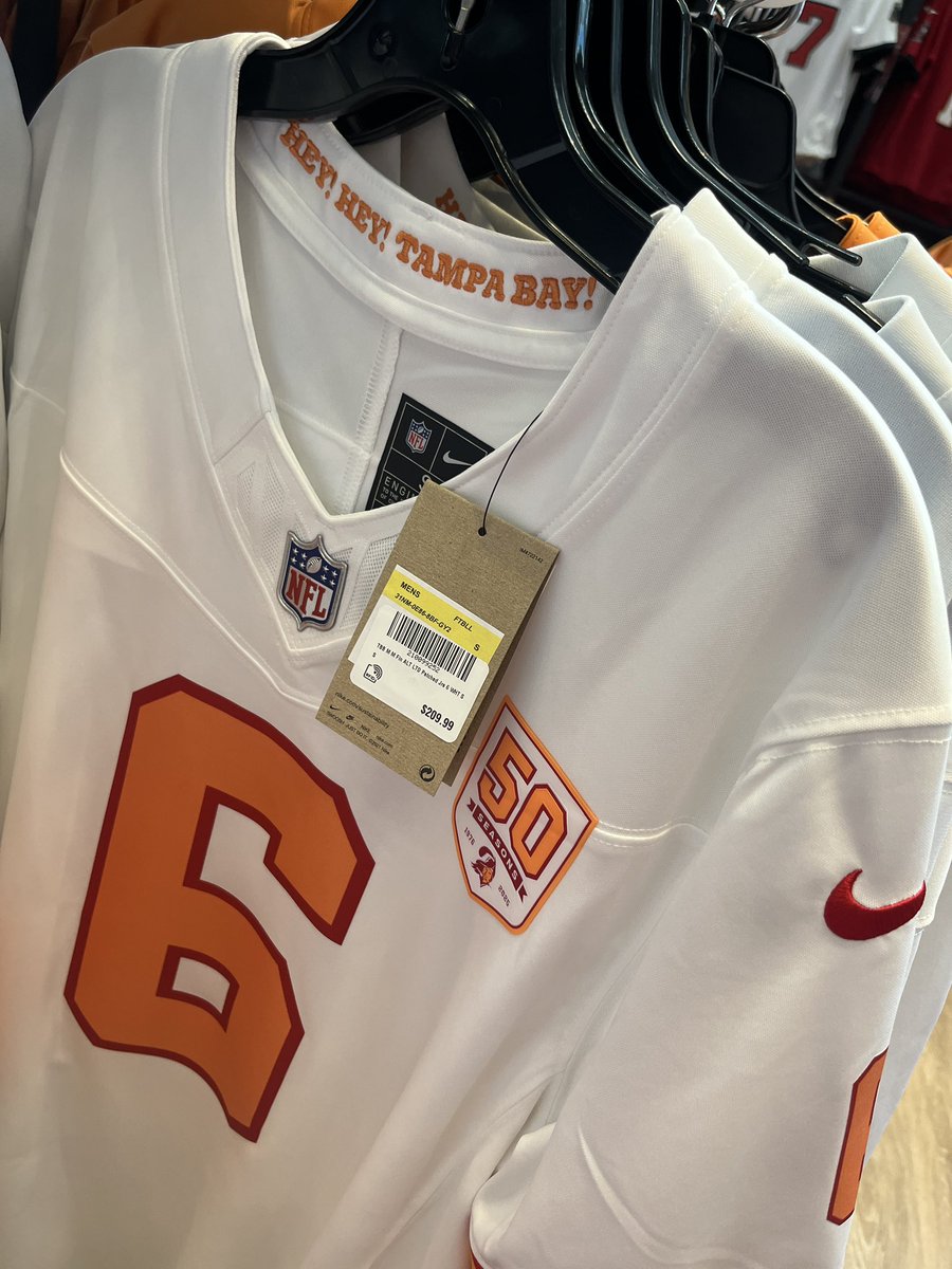 Talkin_Tampa's tweet photo. If anyone cares to know which Nike Limited options they currently have at the Bucs team store WITH a 50th anniversary patch:

White Creamsicle: Baker + Evans
Creamsicle: Evans + Bucky
Red: Baker + Evans
White: Nothing…

Still no Nike Elite as well. #GoBucs https://t.co/F1C9CQlrRc