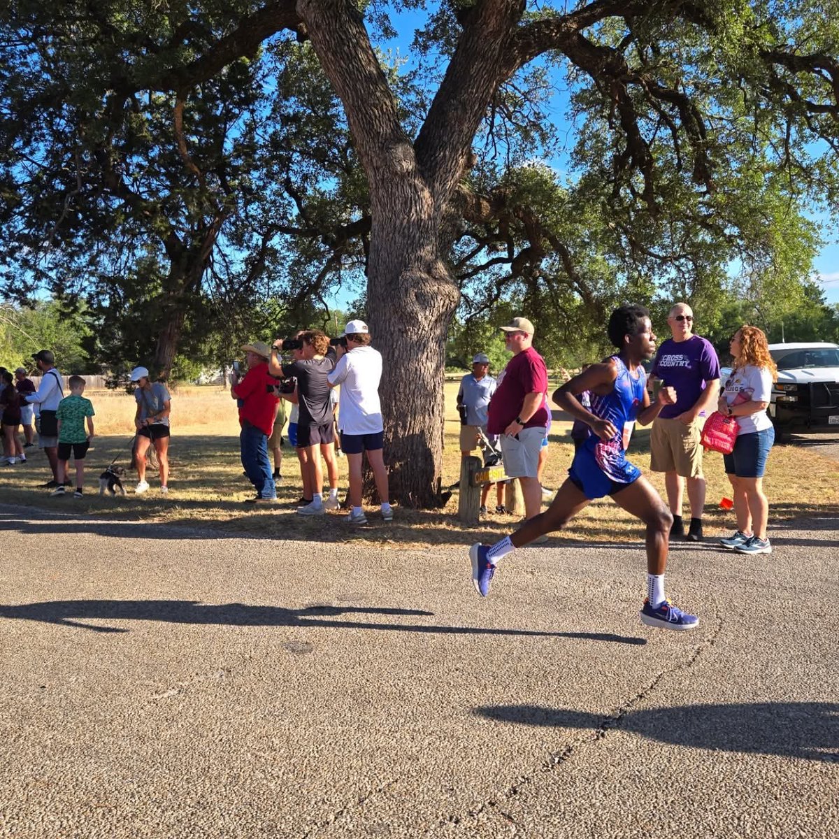 coogsxctf's tweet image. 💥Starting the year off with a bang!
Jr. Lila Murillo ran away from the field, nabbing the win in the Elite Girls 5K this morning at the Jim Ned Warpath Invite. Soph. Dannie Muco joined the medal haul with a 5th place finish.
Awesome start the season! #GoCoogs #MPFAW #packrunning