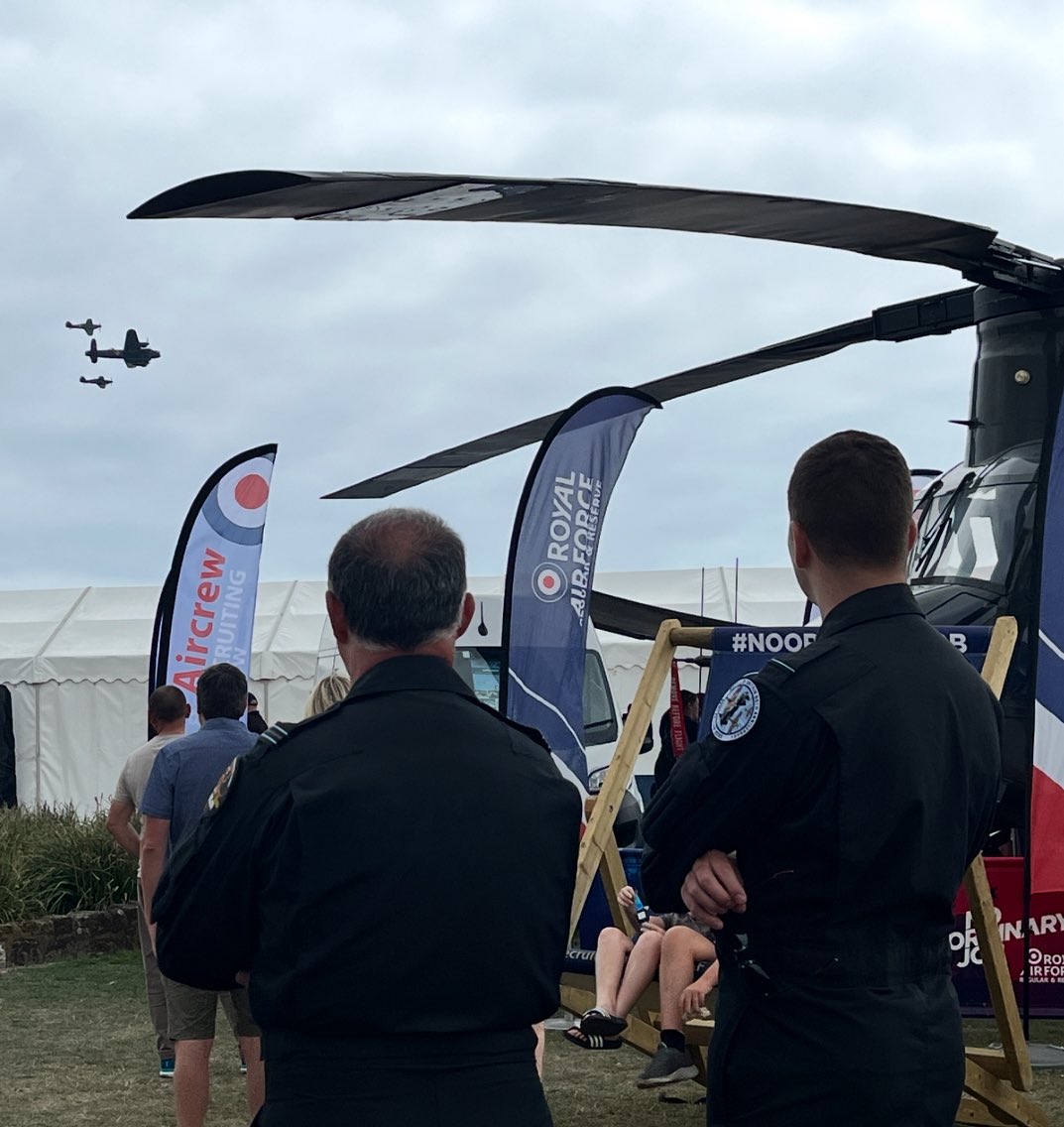 _xxSTARSxx_'s tweet photo. @RAFBBMF @EB_Airshow Two proud members of the BBMF watching the BBMF! Display at Eastbourne today #EastbourneAirbourne #BBMF https://t.co/TVeRQAYXxJ
