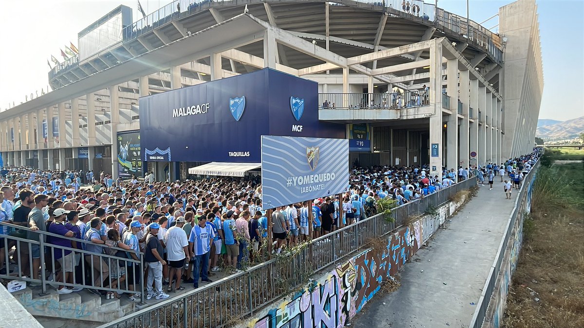 rafapareja_'s tweet photo. Dedicado al lumbreras del @MalagaCF que se le ocurrió poner las taquillas en el lateral del Río, por donde entra todo fondo y preferencia. Dónde están aquí las vías de escapes?? @malaga https://t.co/6GFyuptLyk