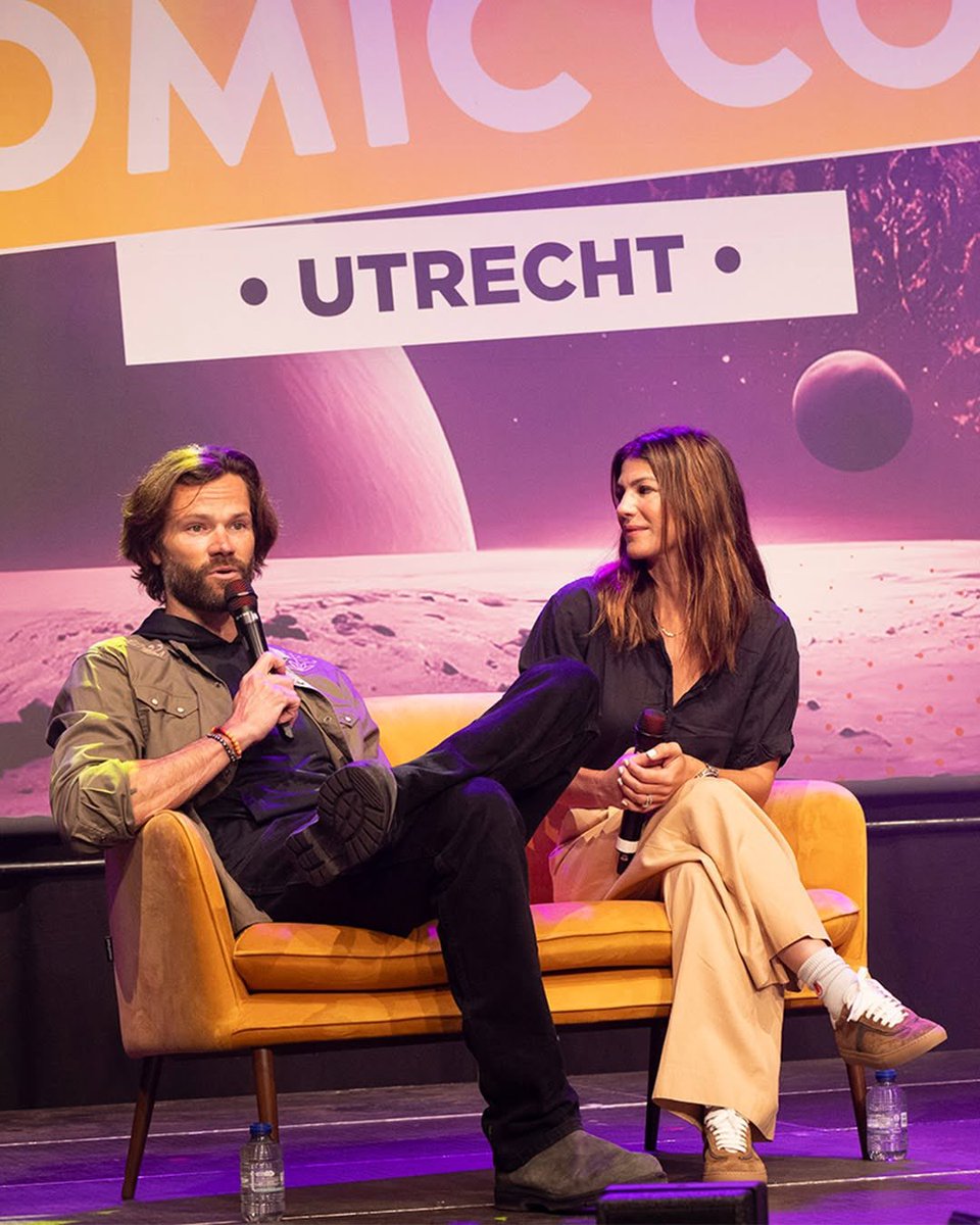 JPT_Backup's tweet photo. 3️⃣📸 120825 | dutchcomiccon Instagram Post with @jarpad and @GenPadalecki 

"What was your favorite Jared &amp; Genevieve Padalecki moment at HDDC Summer 2025?"

🔗https://t.co/EtaEoJTKiA

[sorry just found the post 😅 - V🦋]

#JaredPadalecki #Jared_Updates #HDDC #HeroesDutchComicCon https://t.co/ofc7rreUus