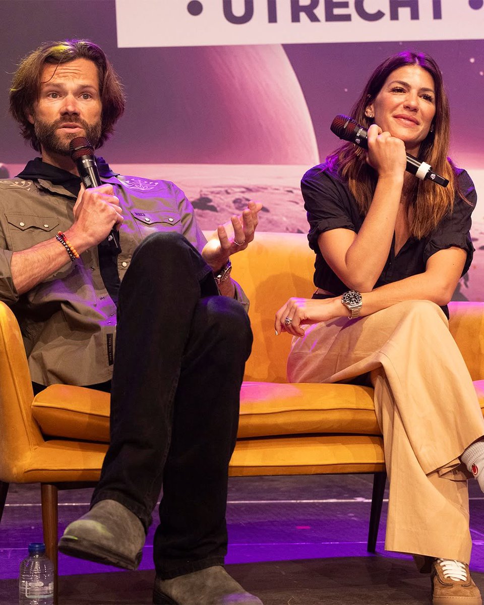 JPT_Backup's tweet photo. 3️⃣📸 120825 | dutchcomiccon Instagram Post with @jarpad and @GenPadalecki 

"What was your favorite Jared &amp; Genevieve Padalecki moment at HDDC Summer 2025?"

🔗https://t.co/EtaEoJTKiA

[sorry just found the post 😅 - V🦋]

#JaredPadalecki #Jared_Updates #HDDC #HeroesDutchComicCon https://t.co/ofc7rreUus