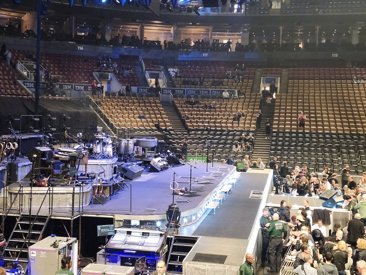 reithd's tweet photo. Great seats for tonight's Springsteen show https://t.co/XTpMnactOt