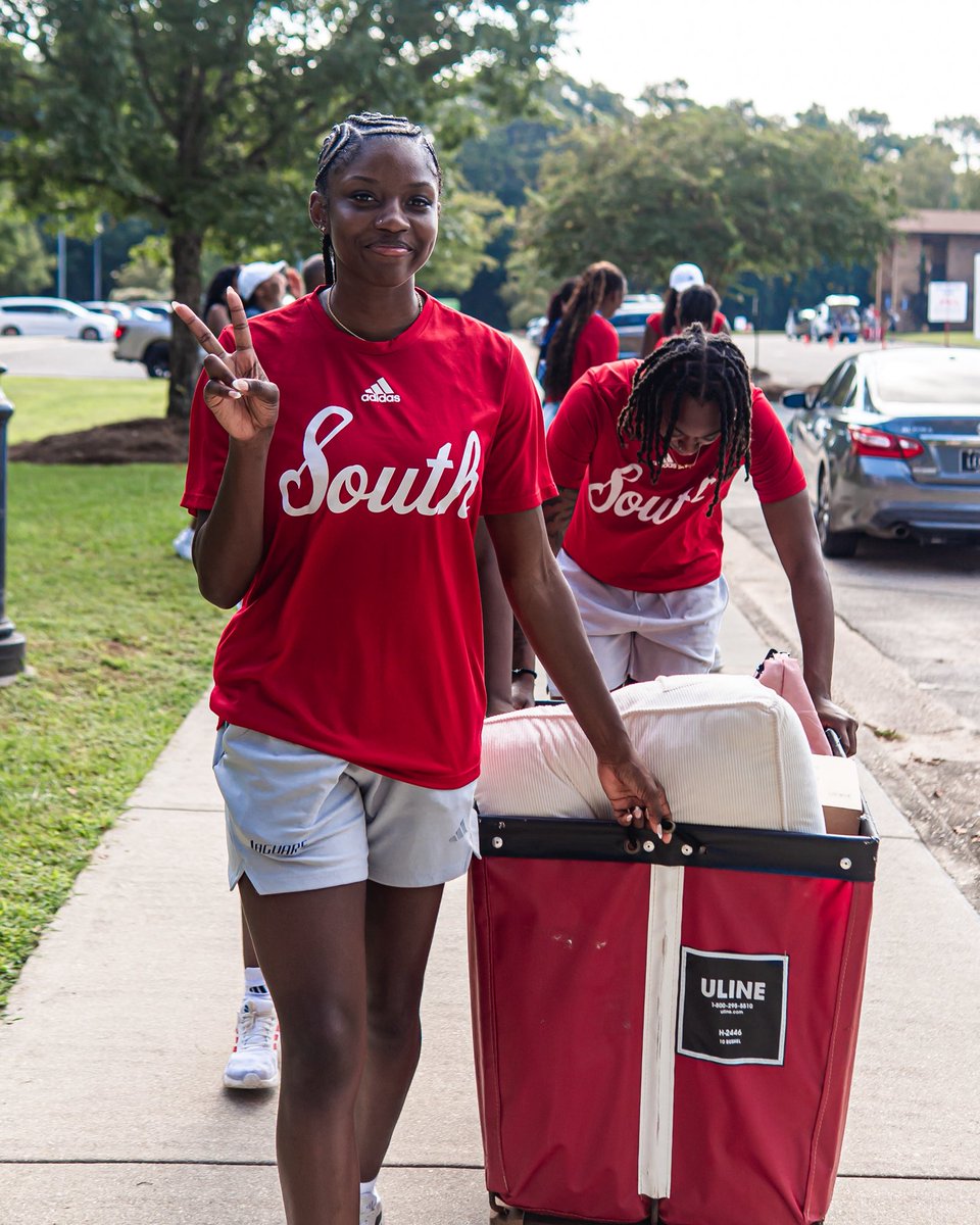 𝐓𝐡𝐞 𝐉𝐚𝐠𝐬 𝐚𝐫𝐞 𝐛𝐚𝐜𝐤 🐆

We loved getting to help with move-in today! So excited for another year 🗓️

#LSF | #INVEST