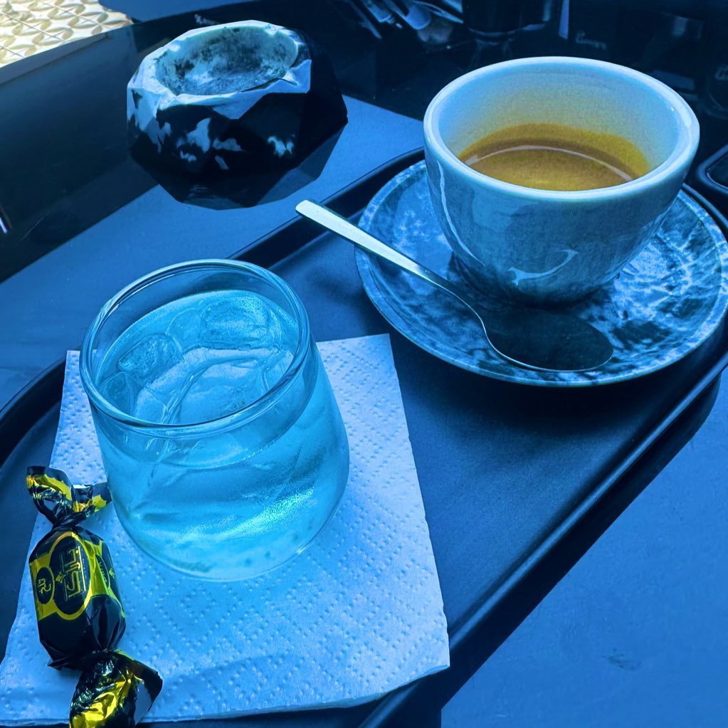 لازمت نداشته باشن 
احوالی ازت نمی پرسن 
بنی آدم ابزار یکدیگرند ...

~ به صَرفِ یک فنجان قهوه☕️ ~