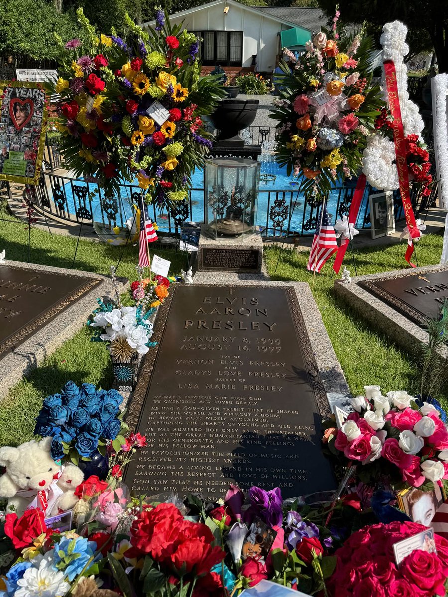 “ ‘Til we meet again, may God bless you. Adios.” 

- Said in 1977 at the end of a concert during his last tour...

RIP Elvis...🙏🎸🙏
1/8/35 - 8/16/77
#Elvis 
#ElvisPresley 
#RIPElvis