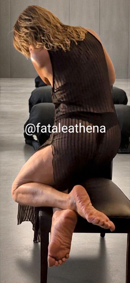 fataleathena's tweet photo. Effleure.
Désire.
Cède.
Dévoue-toi à Moi, à chacun de tes souffles.
Perds-toi. Always n forever.
#FataleAthena 🤑✍️
#DominationSupreme #braincontrol #soumission #Marseille 
@Brun0Parent
@rtfeetslave1 @adults_RT @rt_feet @iii9974 @FootSlut237 @rtslave42
@FeetHunter6 @Jeansniffeur @footslavepig @khemjette
@user385u @FootParadiseRT
@justaslave15  @AntoRT34 @RTLovingFeet @promosub_
@Footworship25 @dommes_rt
 @IPayLadiesToWa1