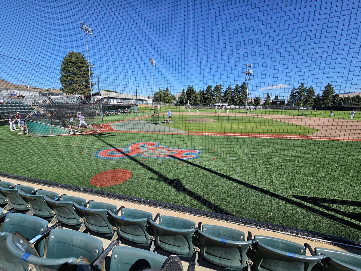 JeremyPerlinski's tweet image. Excited to be back in the Valley at the @WVCKnightsBSB 26 grad showcase with @PerlinskiBrady. #SwordsUp