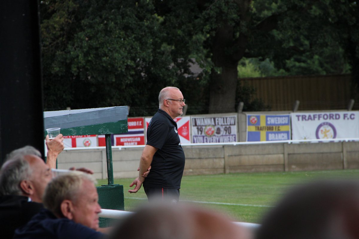 FindMeOnTheSL's tweet photo. Find me on the sideline at @FCTrafford V @CampionAFC 

🔗 https://t.co/VQUgW4PRFa

🔗 https://t.co/yOwSOApeRc https://t.co/RlrHtZlEtG