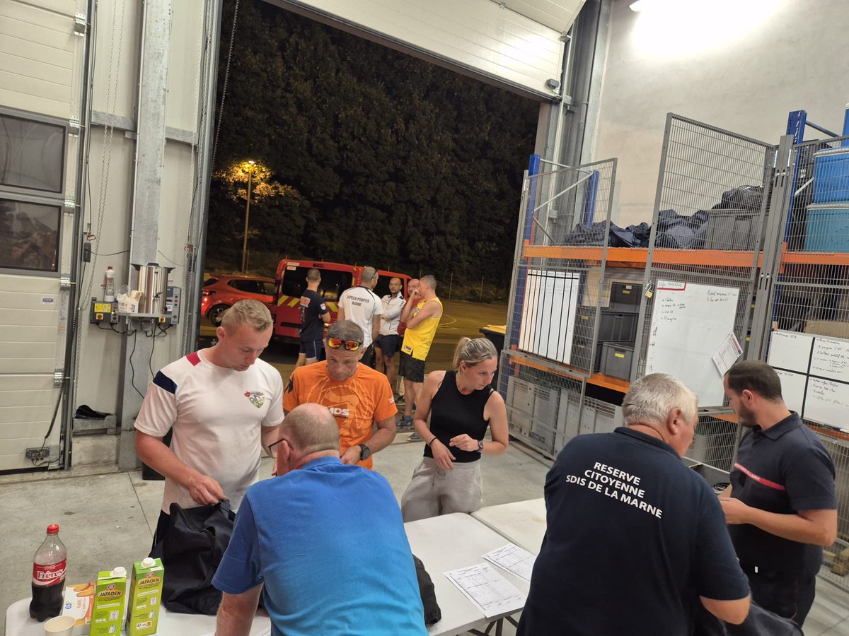 SDIS51's tweet photo. 👨‍🚒 Les 12 sapeurs-pompiers marnais engagés le vendredi 8 août dans l’Aude sont rentrés dans la nuit du vendredi 15 août au samedi 16 août dans le @DptMarne . Ils ont été accueillis au CIS de Sommesous.

Ils ont été relevés par 14 nouveaux 👨‍🚒 marnais pour la colonne Est Bravo. https://t.co/6GY7ZrK8Xj