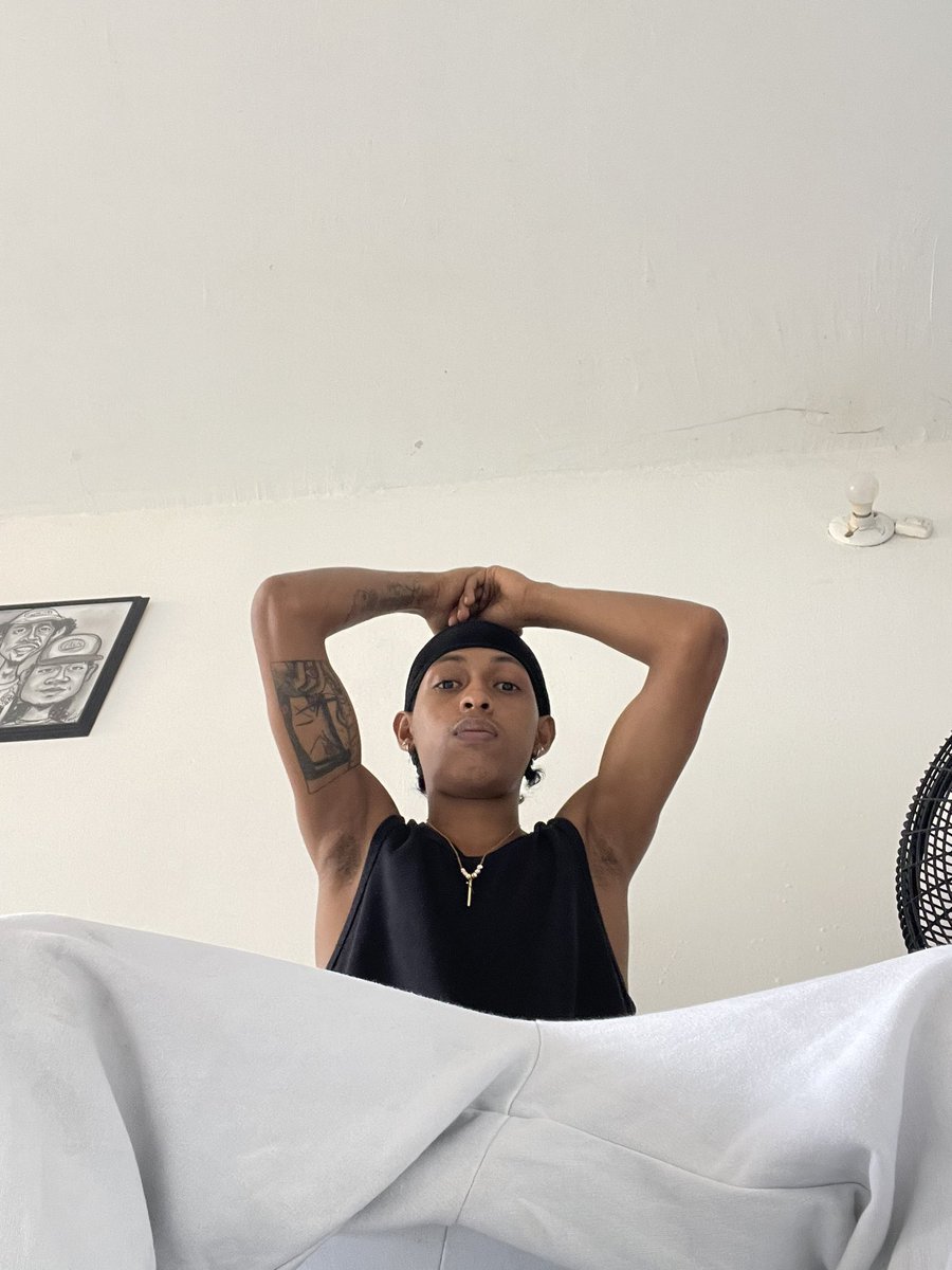 God_Bs01's tweet photo. Get on your knees and start sniffing your alpha bitch’s feet 🅿️🏧🎁
@rt4malefeet @masteritaliani @master_italiani @slave_here @findomfan420 
#findom #paypig #cashmaster #moneyslave #feet #youngboyfeet https://t.co/ZmOujP17SU