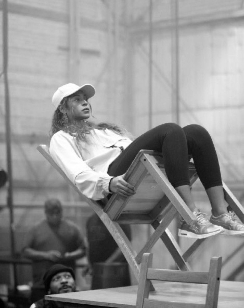 Beyoncé manda shade para Salazar em novo post no Instagram.