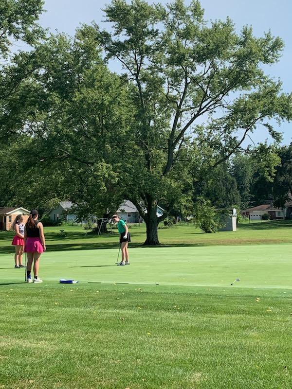 Hearing ROARS from miles away, as Lindsey Mathews makes EAGLE 🦅 on 15

5-wood to 7 feet 💣 

Don’t look now, but the Tigers are playing golf today…

👊 🪵