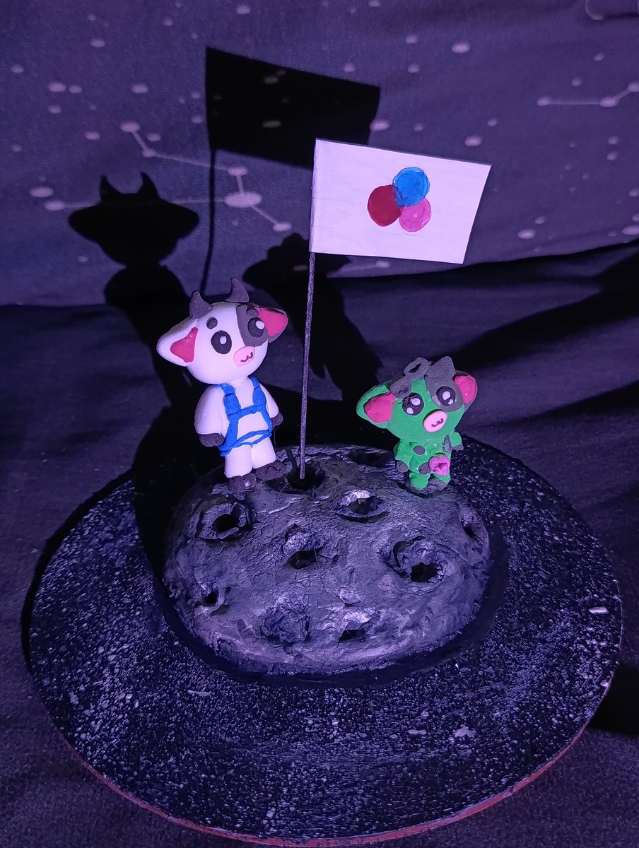 RanaTomlinson28's tweet photo. gMoo 🌙🐮
One moon, one flag.
Lamu spirits don’t just touch the stars they own the galaxy.

Had so much fun creating this fanart! 
Cows sculpted with clay, moon made from cornstarch + wood glue + glycerin, painted with acrylics.
Flag from paper & wood 🫠

Loved the vibe of the project  characters are just too cute 🎀🐮

@commondotxyz
@lamumudotxyz
@RhysFH
@0xmullet
@dillchen