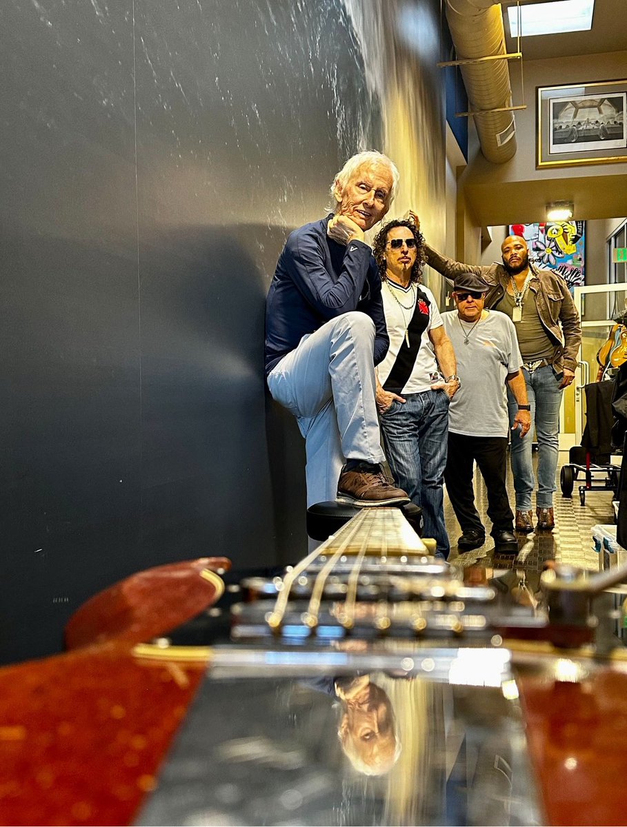 OfficialKrieger's tweet photo. The Soul Savages and I have played a few shows drop a comment if you got to see us perform and where! 👇

#robbykrieger #jazzguitar #livemusic #concert #rocknroll #rockmusic #guitarist #guitars #gibsonguitar https://t.co/EusQ0VbGZL