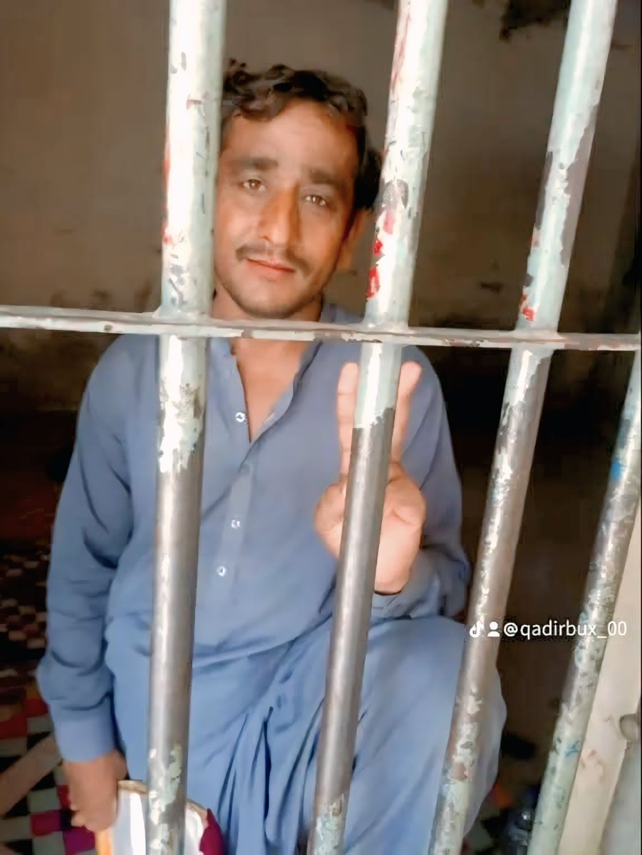 عاشق اجل سامهون اونچي ڳاٽ  اچن!!
___________________________
ڇو گھٻرائين ٿو ڪوٽ ڏسي، هي اُوچي اُوچي اوٽ ڏسي
گرفتاريون به انقلاب جو حصو آهن✊
اسان کي پنھنجي ڀائرن ۽ ساٿين مٿان فخر آ
#ReeleasefaqeerRahamtullahSindhi