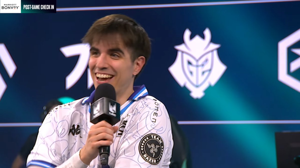fluffjwi2's tweet photo. that smile, that lovely precious smile #elyoya https://t.co/TDzH5Stll3
