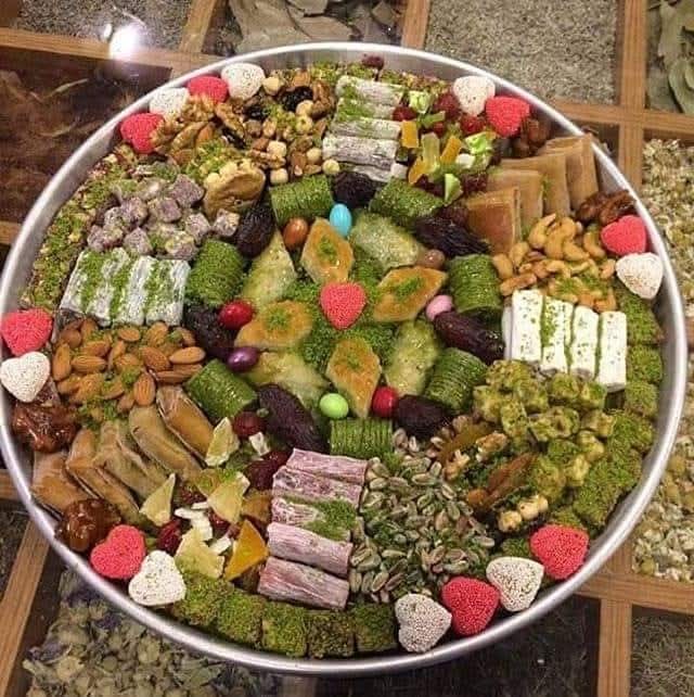 Hayatta şekersiz çay içemem ama şu tepsinin yanında en az bir bardak içerim...