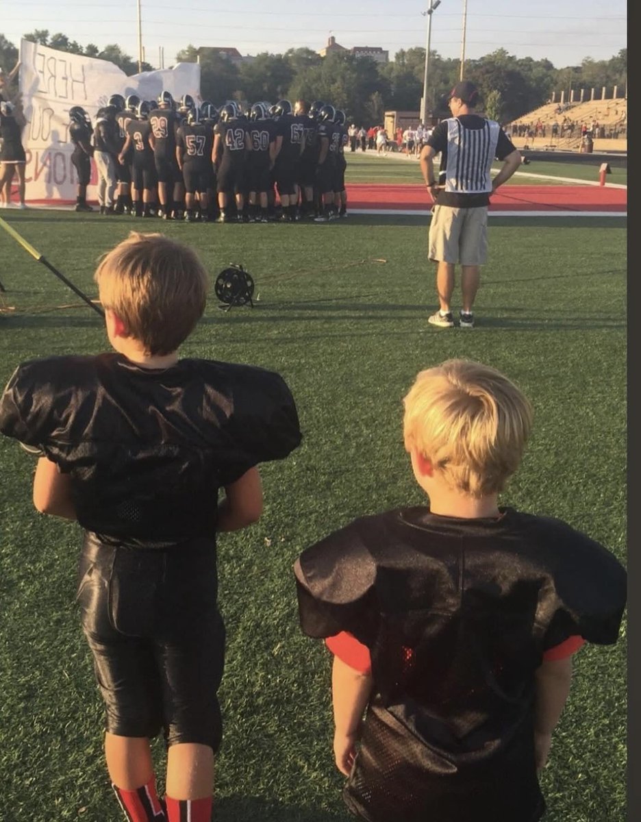 lora_wedd's tweet photo. Excited that these boys get to be Chesty Lions for two years. #chestylionssincebirth #brothers❤️🖤 🥹 @HHardesty123 https://t.co/6TruwcCRHt