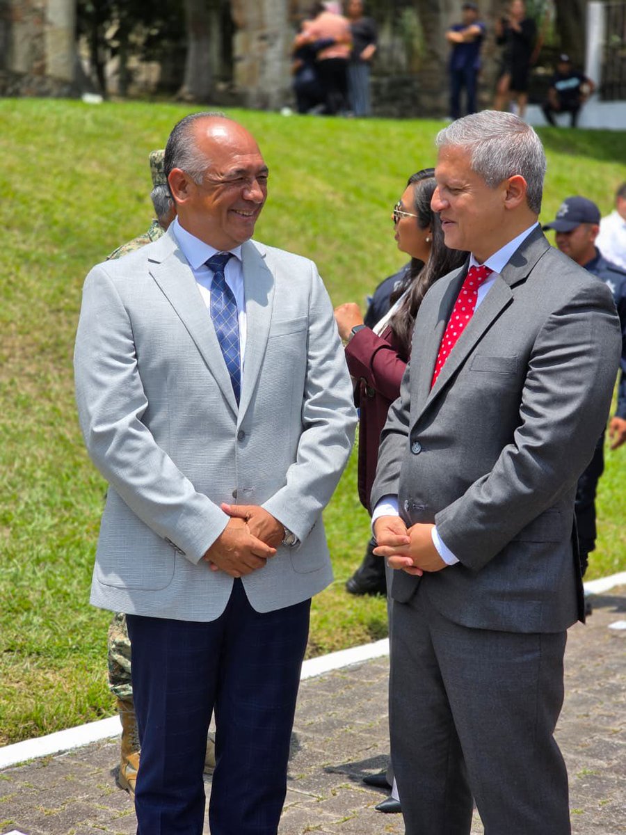 adrianavilaes's tweet photo. Asistí por invitación del Secretario de Seguridad Pública de Veracruz,  Alfonso Reyes Garcés a la graduación de 104 nuevos policías de proximidad estatal y municipal, que se suman a la tarea de fortalecer la seguridad en #Veracruz

@MovCiudadanoMX 
#bancadanaranja https://t.co/tnmc3lSHYE