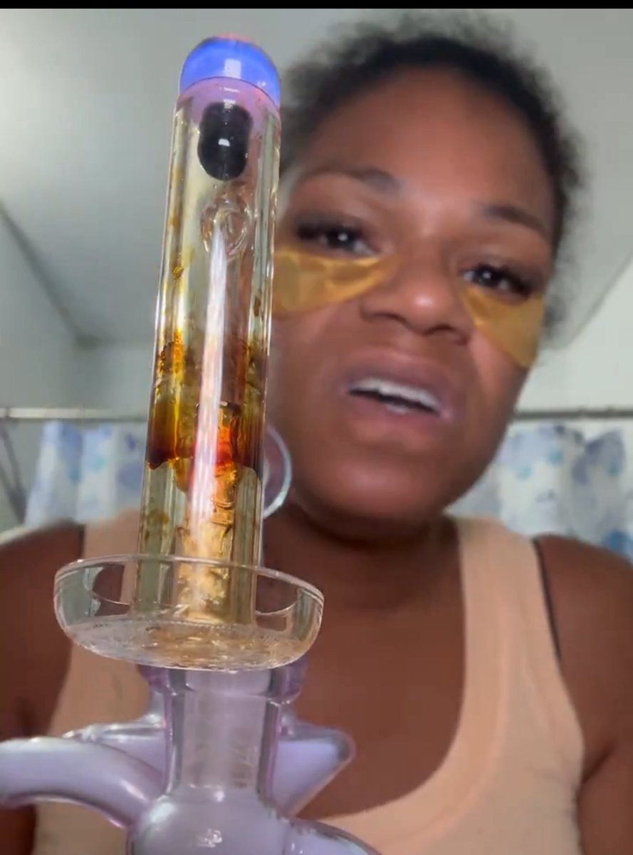 POV: Finally gets to try hyped up Jar, everyone is posting on socials 

Also Me -