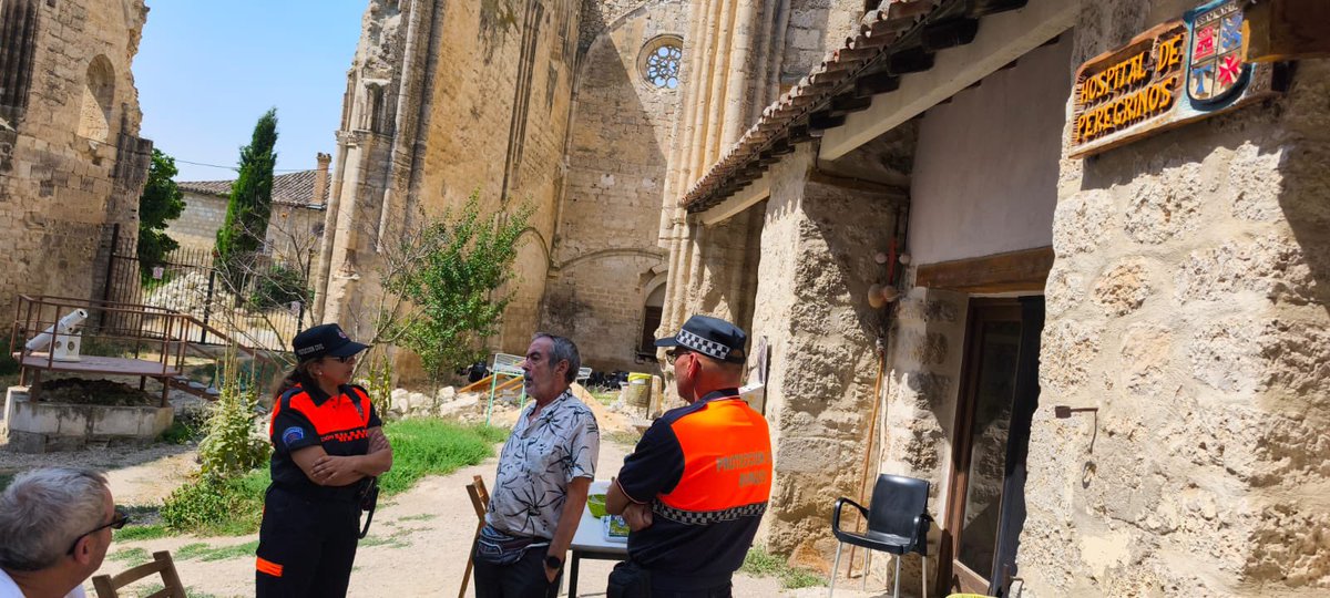 PCivilBurgos's tweet photo. Continuamos con días de calor 🥵. Preventivo #CaminodeSantiago.  En esta ocasión #Burgos #IterodelCastillo https://t.co/qXAGAEdx4v