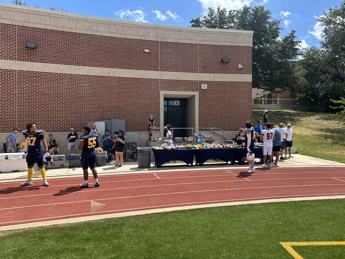 Thank you parents for the food after media day! #CRU