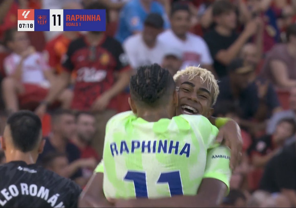 ThaEuropeanLad's tweet photo. GOALL RAPHINA 1-0 BARCA! THIS MAN BELONGS IN BALLON D'OR CONVERSATIONS!!!!! https://t.co/PytAncI1H4
