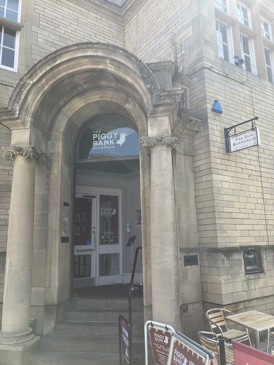 VinLK3's tweet image. A bloody top stop at the Piggy Bank in Calne and a cracking little ✅got there early so quiet too. Their own brews we top notch too! #lksawaydays #newpub