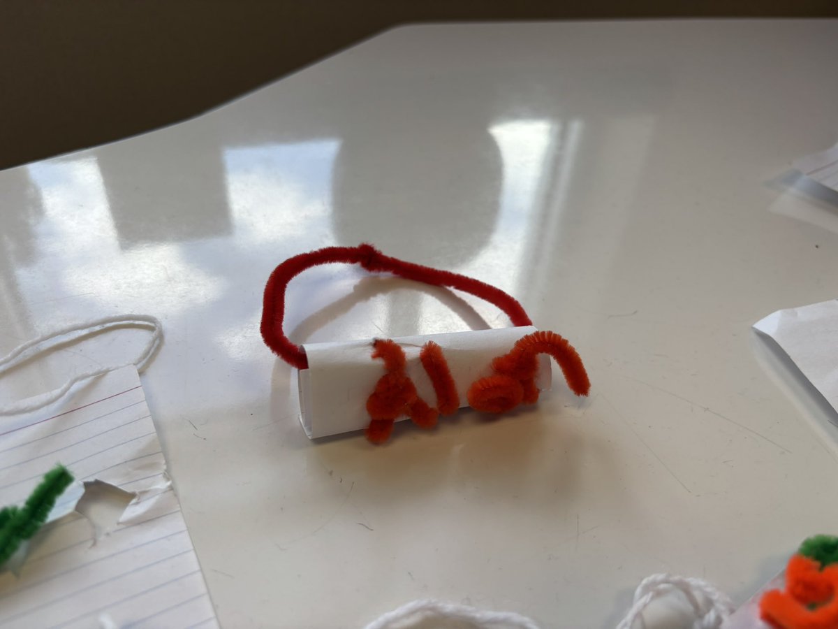 Villalpando_DL's tweet photo. From Kinder to 4th grade, our Horn STEM cubs imagined, planned, created and communicated with each other about their designs #nametagchallenge #nowritingtools @Horn_Dreams_Big @vega7myriam @msplazacitlaly @AliefScience https://t.co/cHCD6Ubo6E