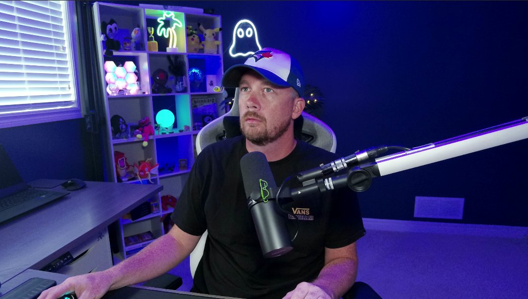 Looking for a neon sign with my #Twitch handle to go on the blank space of my wall.. Anyone got any connections or hook ups? Any companies want to show off their work and I'll promote it? ;-) #neonsign #rgb #illuminatedsign #neontube #led. Any recommendations post in comments