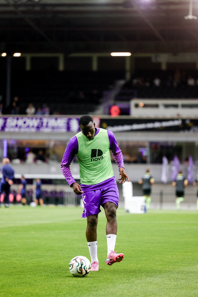 kbeerschotva's tweet photo. In front of our fans! Letโs use this energy ๐๐ฅ
#BEEEUP #WeAre13 https://t.co/iZ1lPftFTn