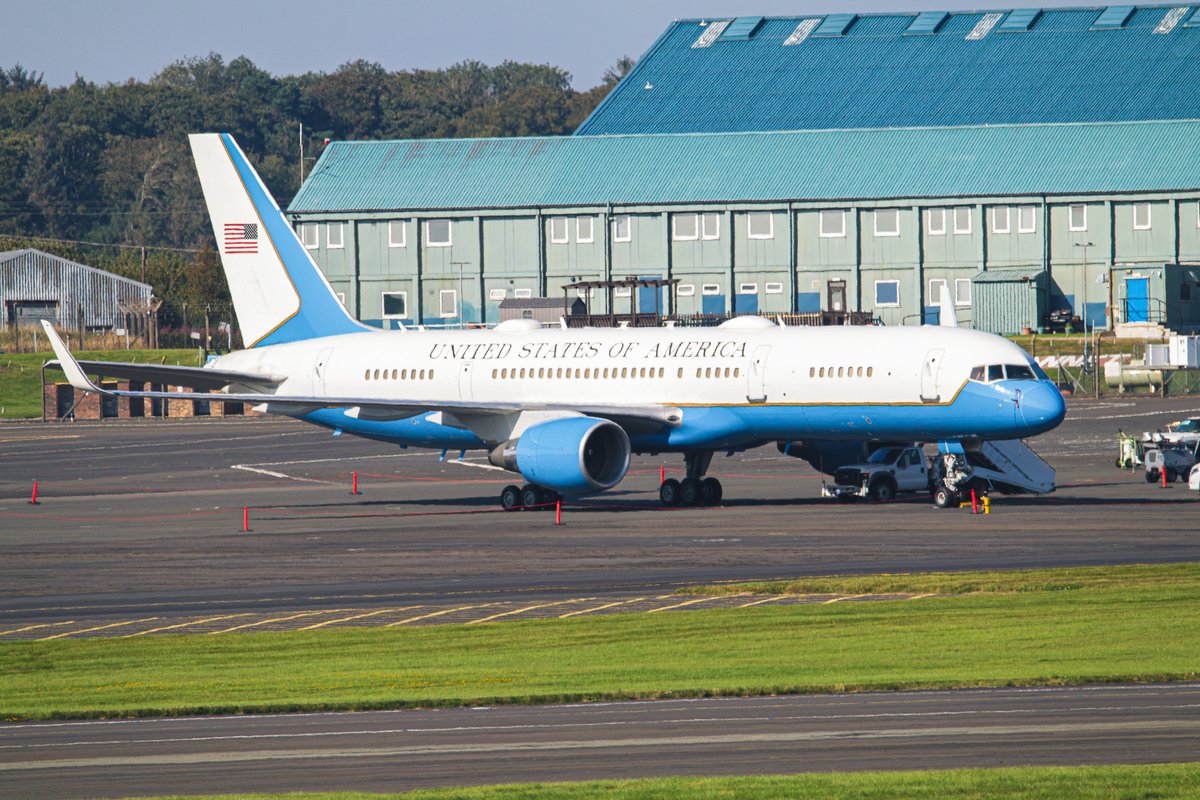 MilMonWorld's tweet image. USAF C-32A 98-0001 and 98-0002 from the Presidential Airlift Group under the 89th Airlift Wing from Joint Base Andrews in Maryland parked up at #PrestwickAirport as VPOTUS @JDvance holidays in Scotland #AvGeek #RadioGeek #MilMonWorld