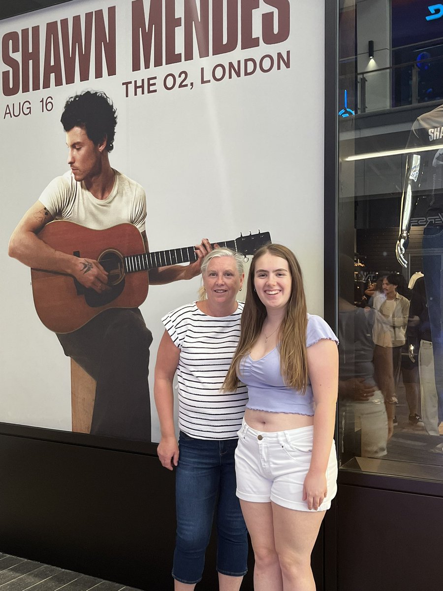 lnMyBIoodIive's tweet photo. We’re so excited! @ShawnAccess. #OnTheRoadAgainLondon The 5th tour my mum and I have attended together 🫶 https://t.co/cboewn6KuQ