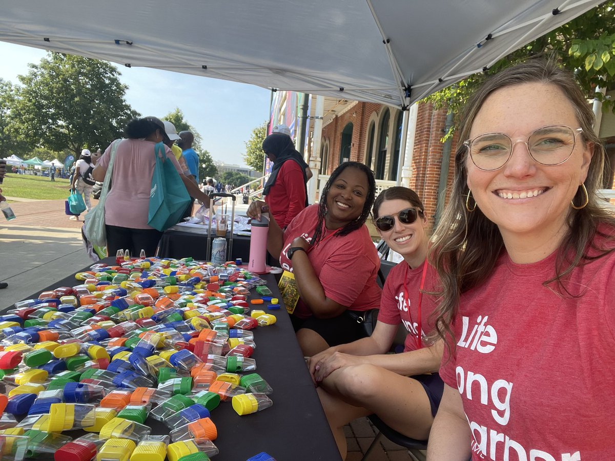 SarahIngles's tweet photo. Spent my day serving families in the Columbus City Schools district by helping pass out school supplies and connect folks to services as our CCS students prepare to go back to school on August 25th. It’s an honor to serve as your school board member! #CCSPride https://t.co/CDLtX70BCE