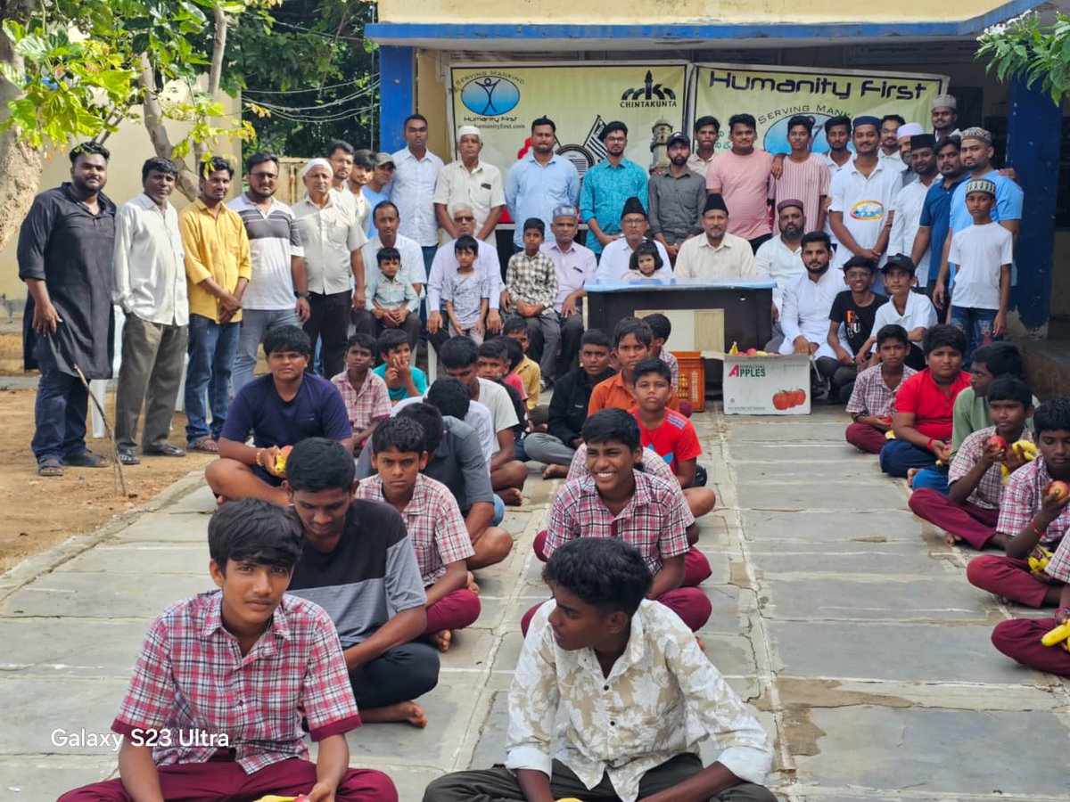 mkaindia's tweet photo. Spreading Smiles, Sharing Blessings on #IndependenceDay
Majlis Khuddamul Ahmadiyya #Chintakunta & #Waddepally's #FruitDistribution program brings joy to 70 students & 30 patients
A heartfelt gesture of love & care! #ServiceToHumanity
#Telangana #AndhraPradesh
16/n https://t.co/KdSx4db9Mh