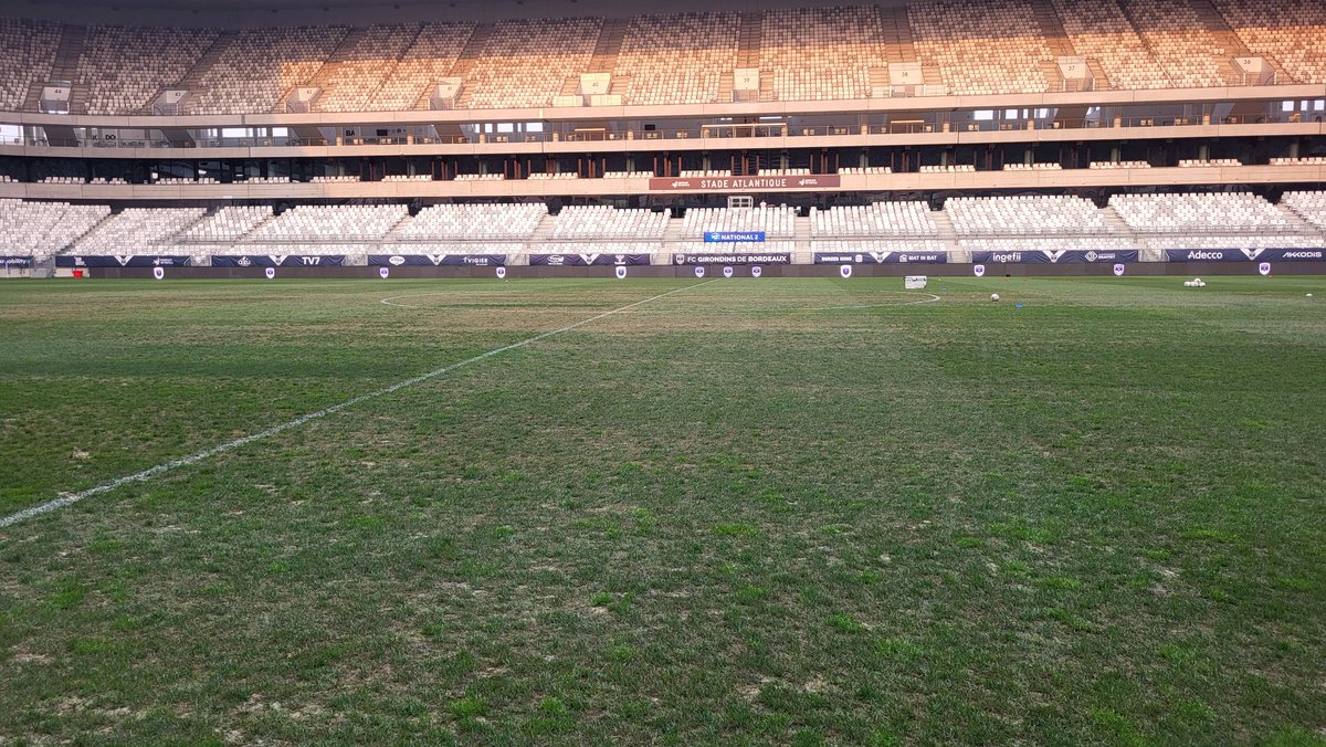 Guillaume Drechsler (@la_drech) on Twitter photo ⚽️ La pelouse du Stade Atlantique, touchée par un champignon, dans un état catastrophique pour le premier match des <a href="/girondins/">FC Girondins de Bordeaux</a> contre Avranches. Coup d'envoi à 21 heures en direct sur TV7. ⚽️ La pelouse du Stade Atlantique, touchée par un champignon, dans un état catastrophique pour le premier match des <a href="/girondins/">FC Girondins de Bordeaux</a> contre Avranches. Coup d'envoi à 21 heures en direct sur TV7.