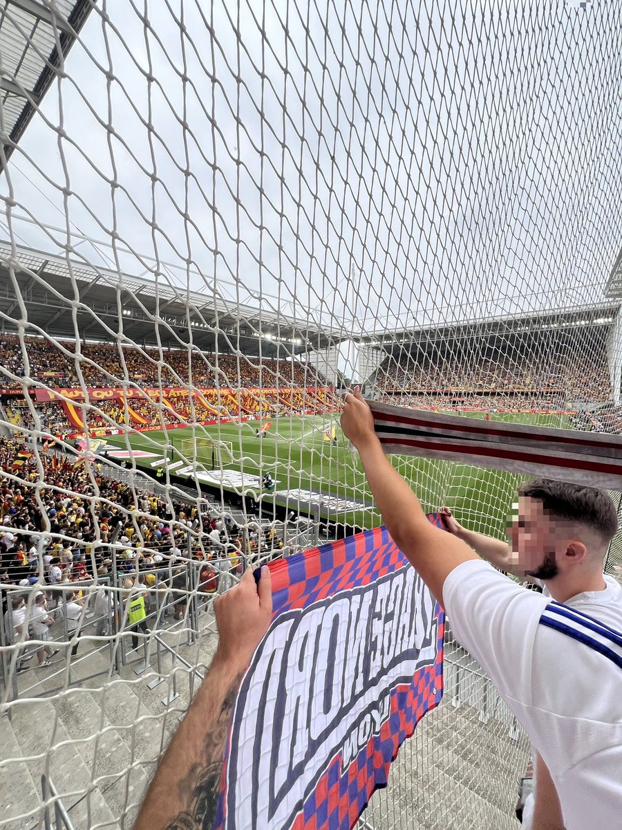 ALyon103's tweet photo. Les seuls, les vrais, ceux du virage 🔴🔵
#ontour https://t.co/KCwvn172vP