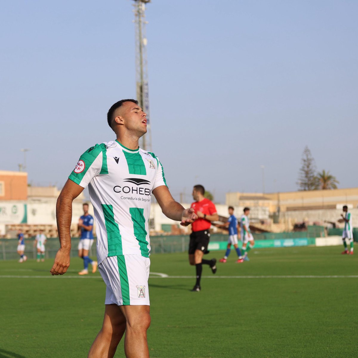 atcosanluqueno's tweet photo. ⏱️ 14’
Se lamenta Lorenzo que la tuvo de nuevo. Gran vaselina que se topa con el guardameta rival
#ASCF 0 • 0 #XDFC https://t.co/jmzRWr45AX