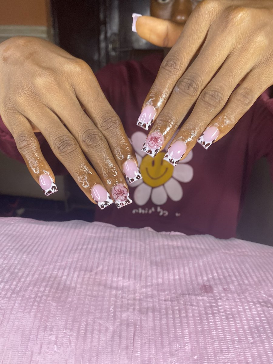 _chocomilo_'s tweet photo. Nail game on point 😉

Hey girlies around Abesan Estate, Ipaja 👀

I’m your plug for cute, classy &amp; affordable nails! Book me today and let’s get those fingers popping 🔥

Please repost, my next client might be on your TL 🙏 https://t.co/skTZWl3mcC