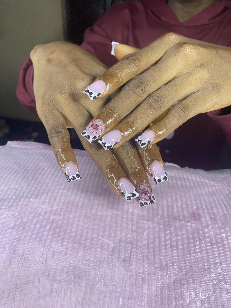 _chocomilo_'s tweet photo. Nail game on point 😉

Hey girlies around Abesan Estate, Ipaja 👀

I’m your plug for cute, classy &amp; affordable nails! Book me today and let’s get those fingers popping 🔥

Please repost, my next client might be on your TL 🙏 https://t.co/skTZWl3mcC