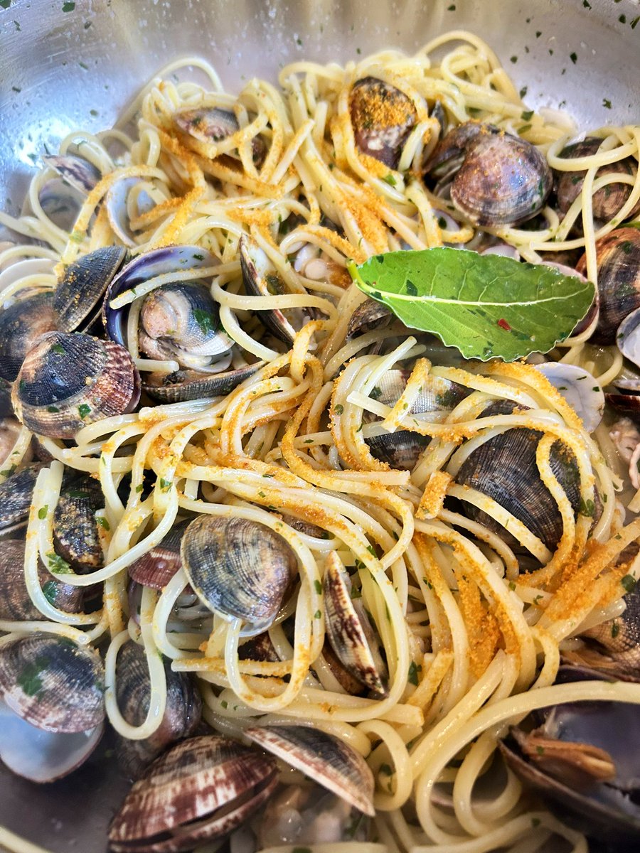 #Saturday Spaghetti Vongole e Bottarga di Muggine..a sa saludi 🍷