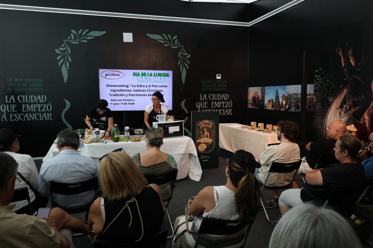 IniciativaxAst's tweet image. ➡️ Ésitu nel IV Día de la Llingua Asturiana na #FIDMA. 

📸 Galería de meyores momentos de la xornada.