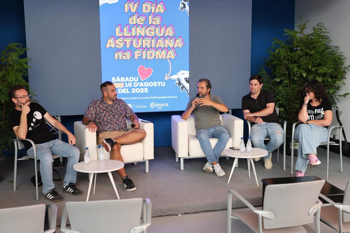 IniciativaxAst's tweet image. ➡️ Ésitu nel IV Día de la Llingua Asturiana na #FIDMA. 

📸 Galería de meyores momentos de la xornada.